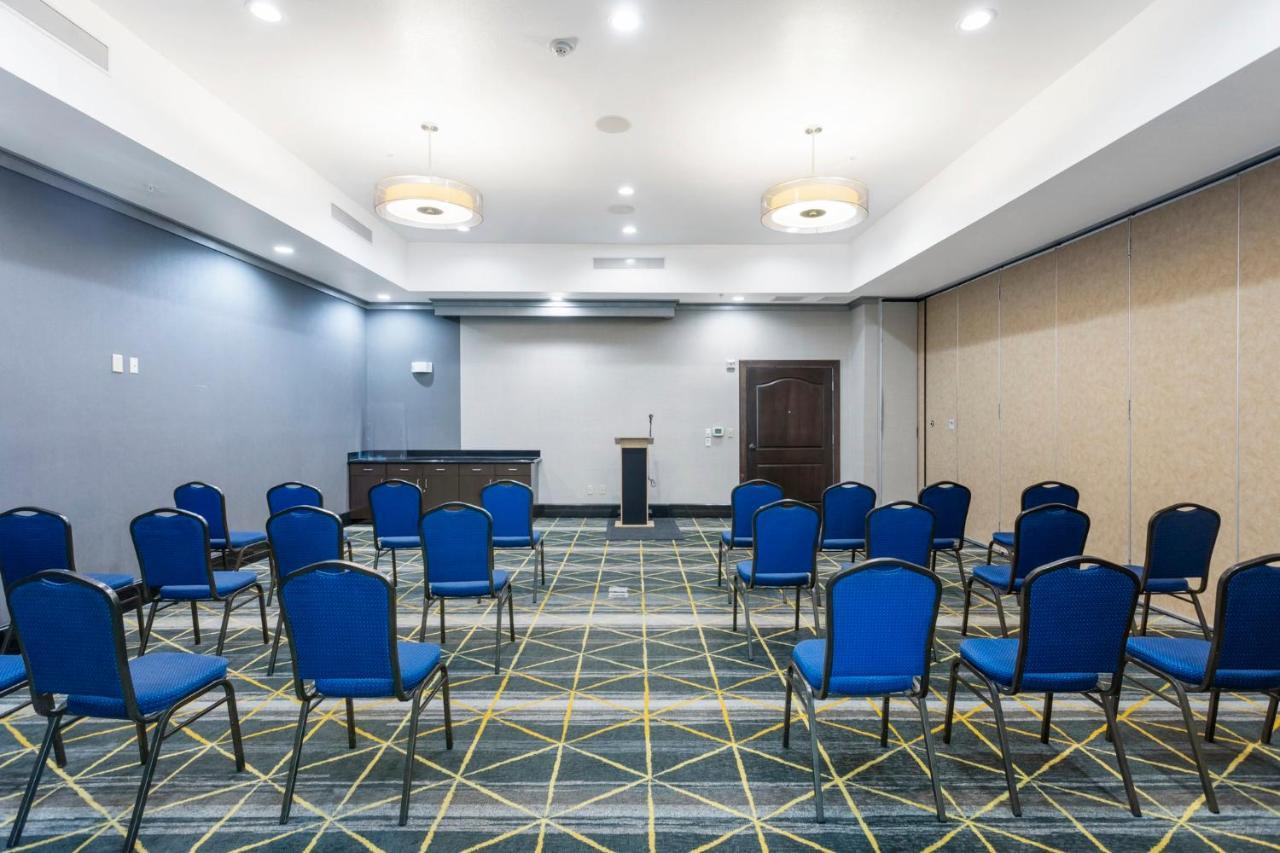 Holiday Inn Hotel & Suites Waco Northwest By Ihg Bellmead Bagian luar foto