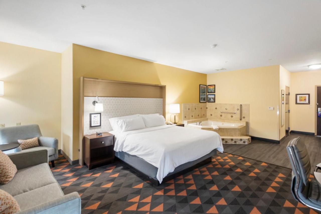 Holiday Inn Hotel & Suites Waco Northwest By Ihg Bellmead Bagian luar foto