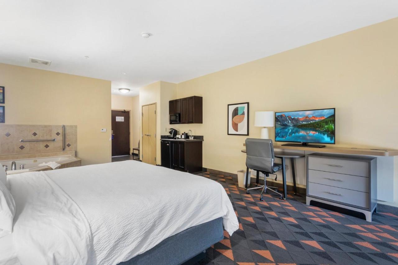 Holiday Inn Hotel & Suites Waco Northwest By Ihg Bellmead Bagian luar foto