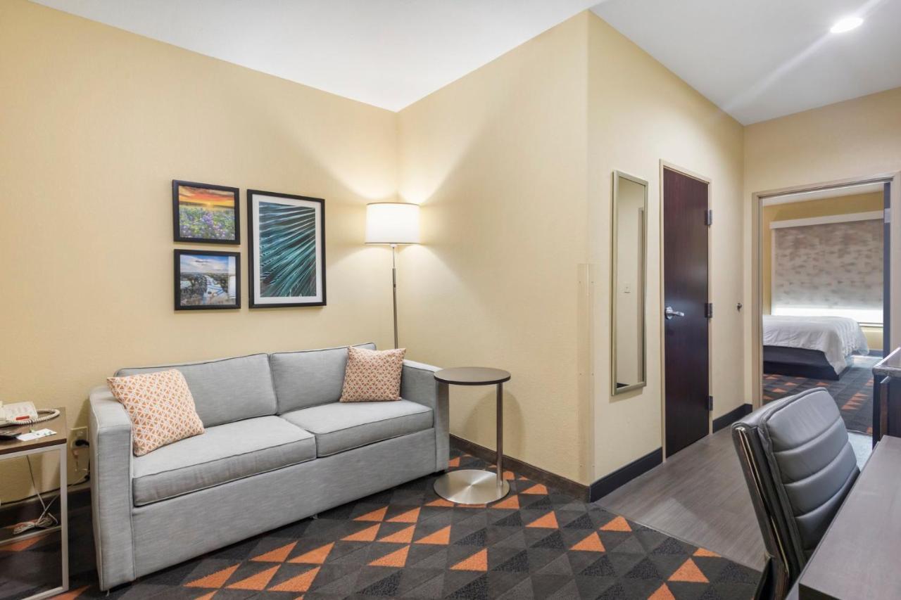 Holiday Inn Hotel & Suites Waco Northwest By Ihg Bellmead Bagian luar foto