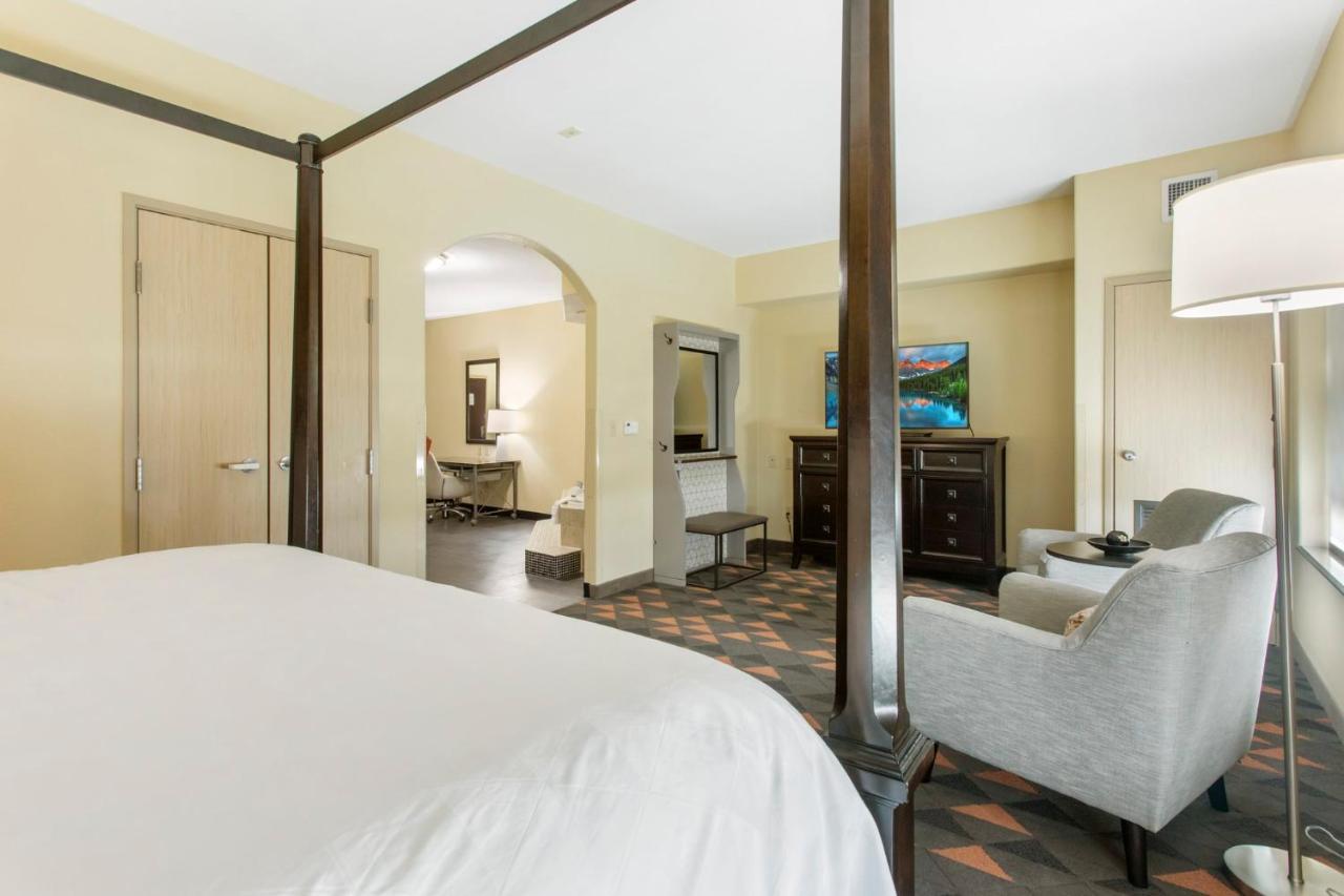 Holiday Inn Hotel & Suites Waco Northwest By Ihg Bellmead Bagian luar foto