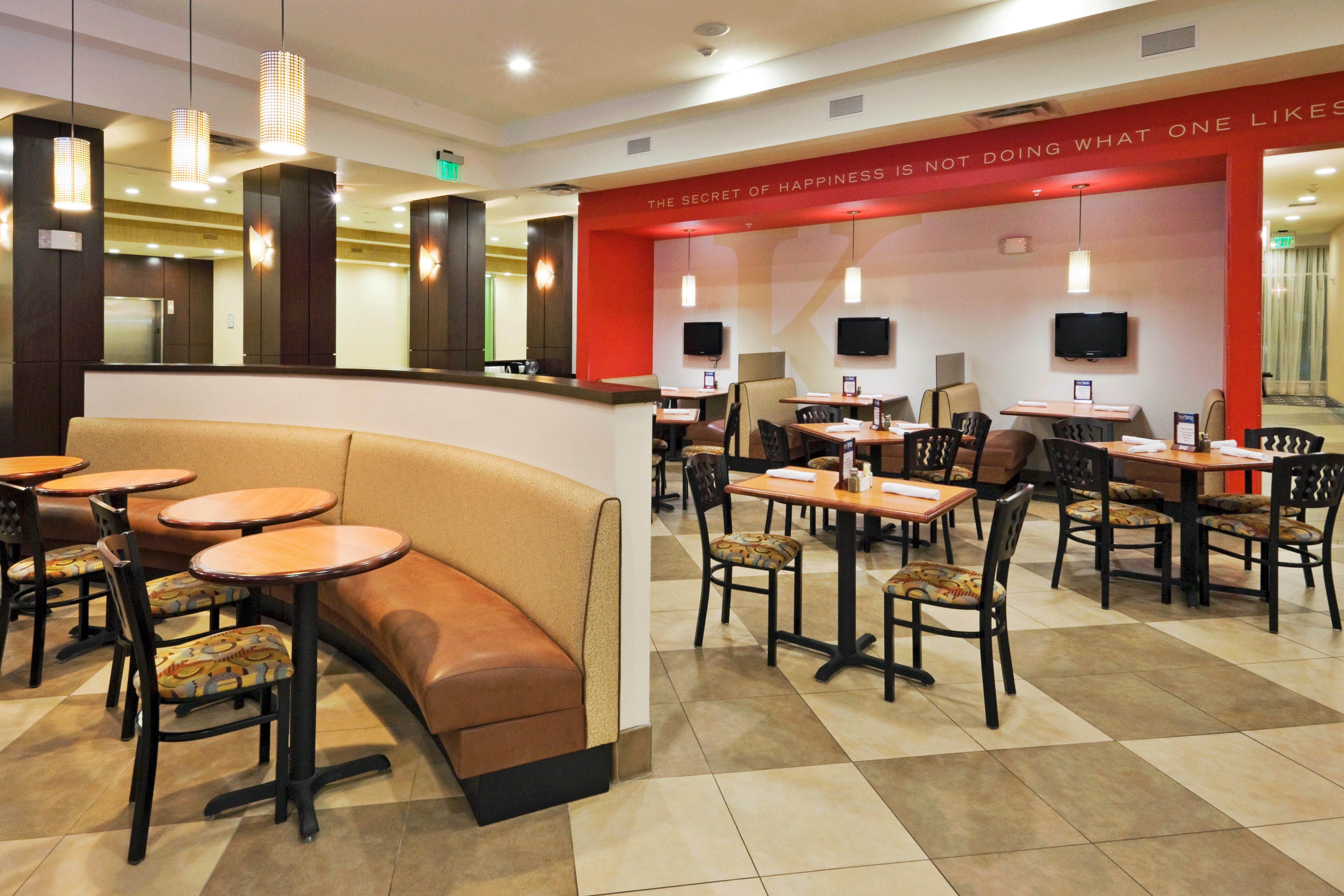 Holiday Inn Hotel & Suites Waco Northwest By Ihg Bellmead Bagian luar foto