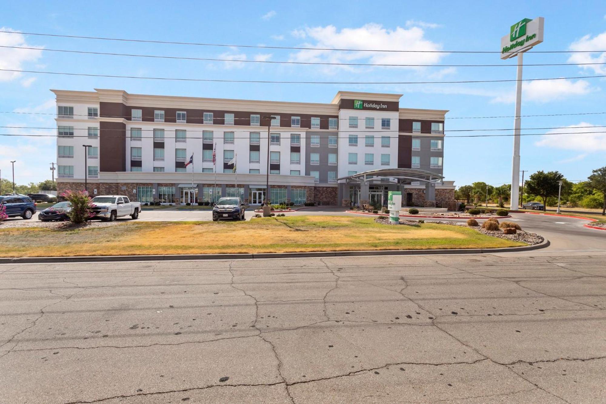 Holiday Inn Hotel & Suites Waco Northwest By Ihg Bellmead Bagian luar foto